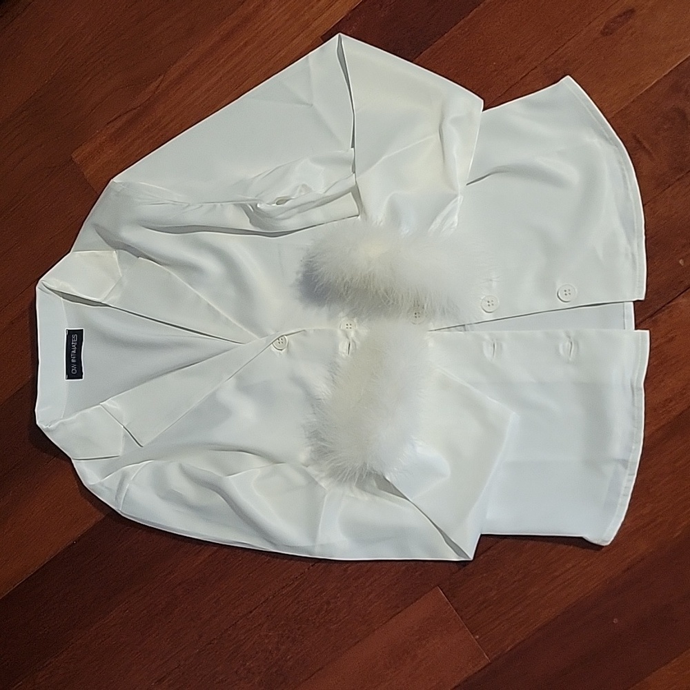 Silky white shirt with feather cuffs